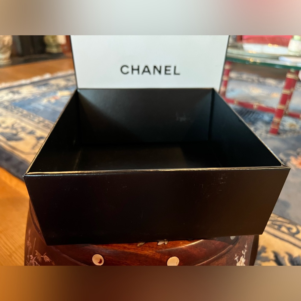 Chanel Gift Box - Picture 6 of 6
